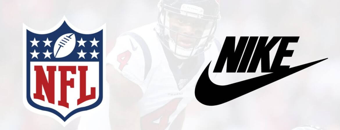 Sportowa odzież NFL, w tym bluzy, czapki i dresy z motywami footballowych drużyn.