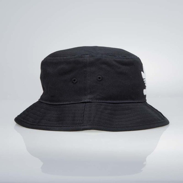 adidas originals trefoil bucket hat in black bk7345