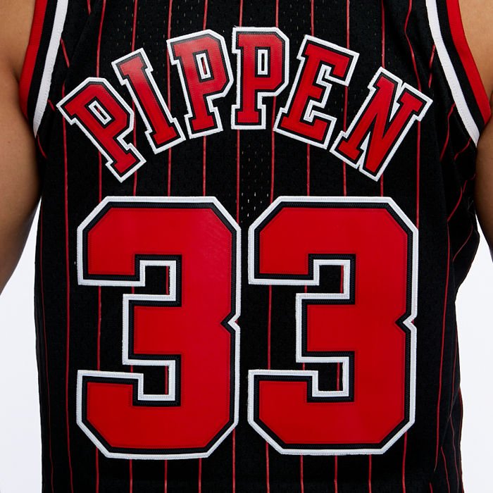 Mitchell & Ness Chicago Bulls #33 Scottie Pippen black / red Swingman ...