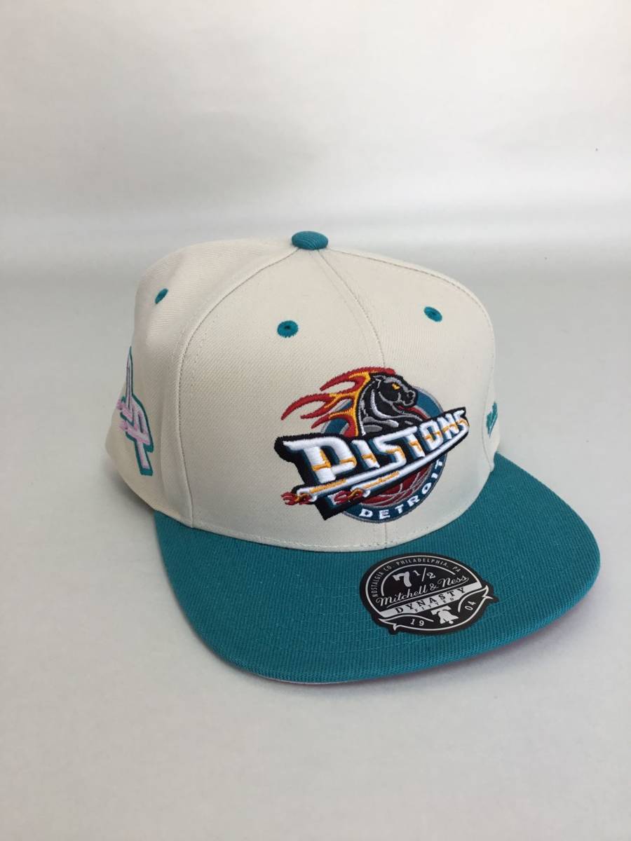 Mitchell & Ness Fullcap Detroit Pistons Hop On Fitted off white