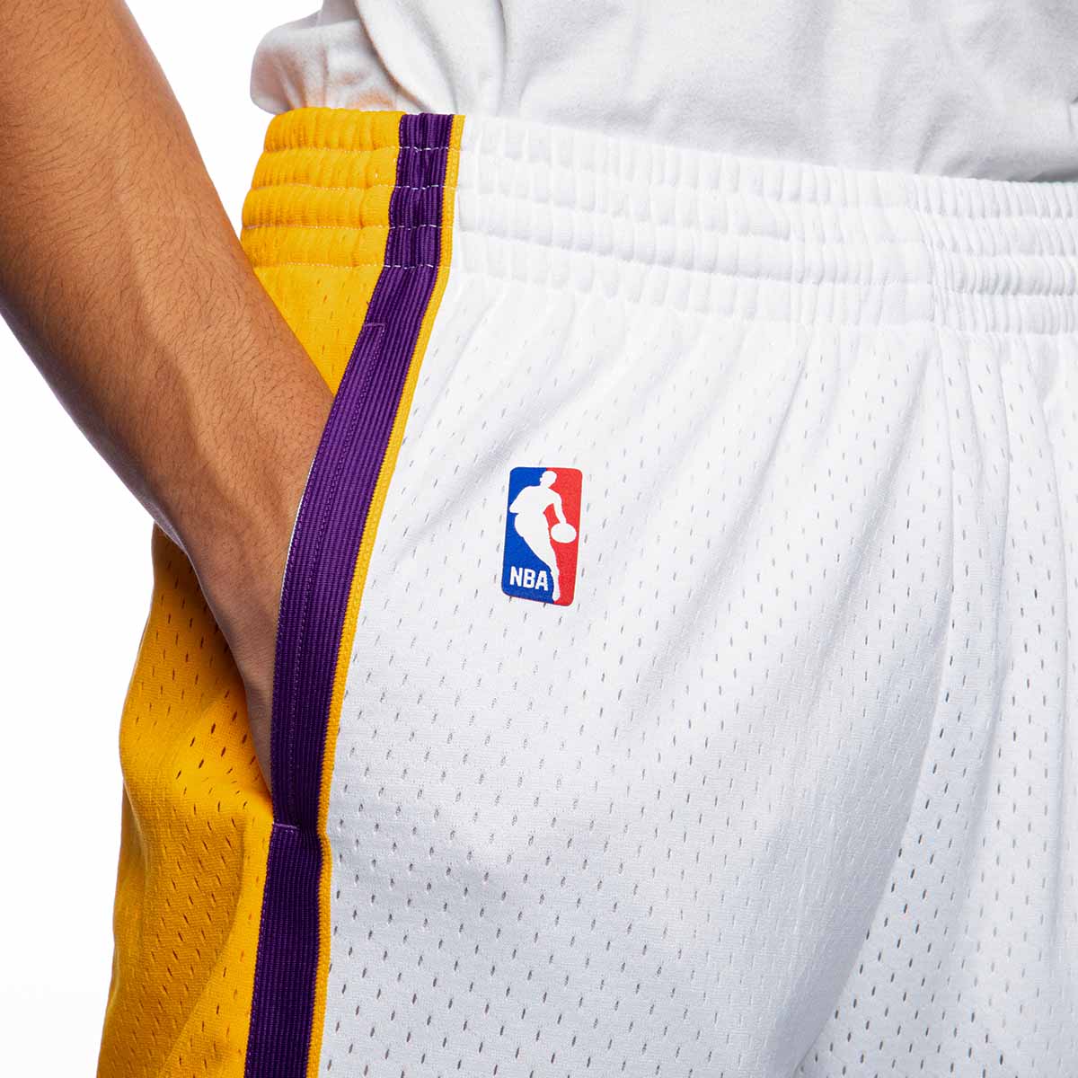 Mitchell & Ness shorts Los Angeles Lakers white Swingman Shorts ...