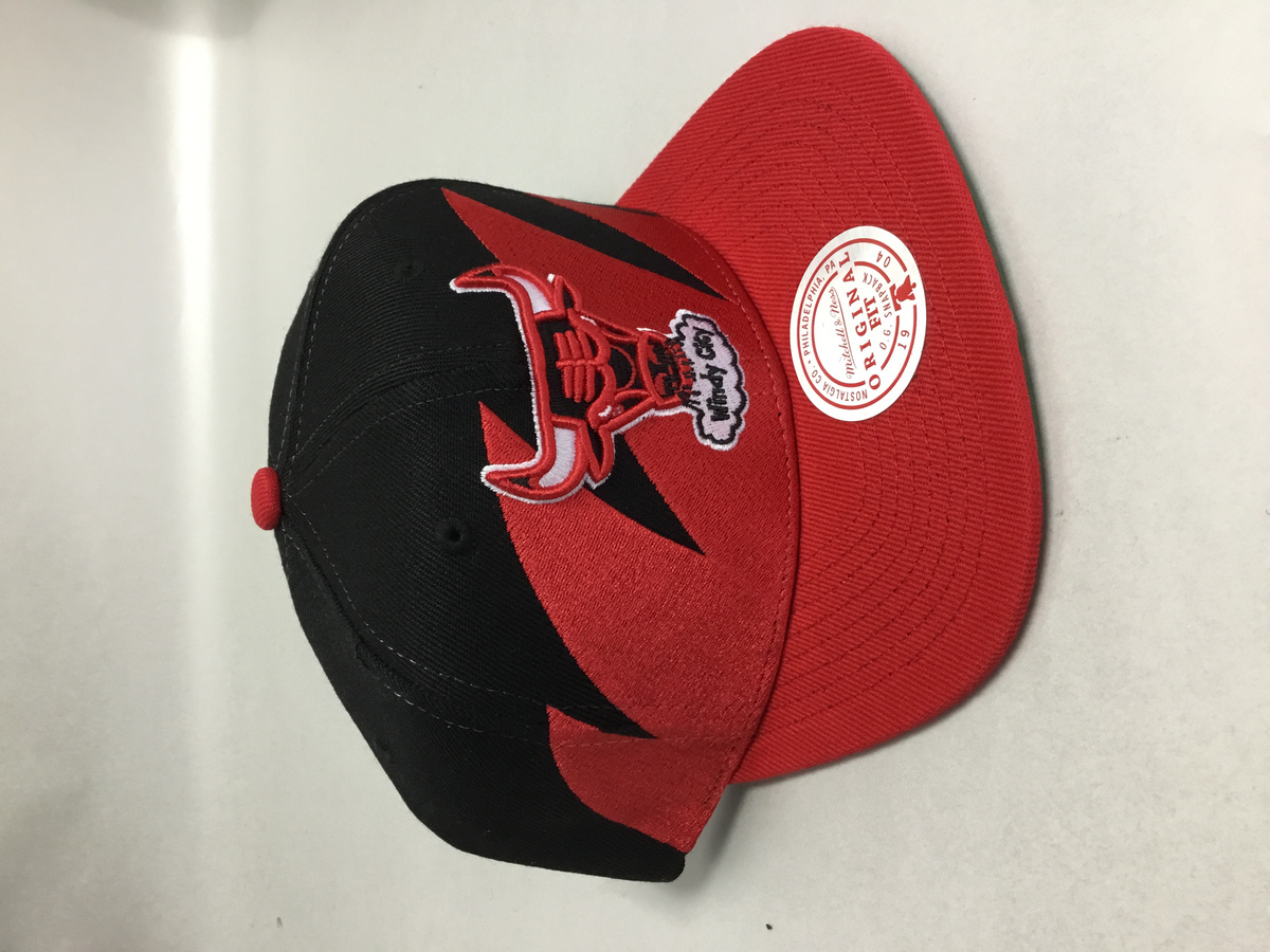 Chicago Bulls Mitchell & Ness Sharktooth Snapback – Official Chicago Bulls  Store