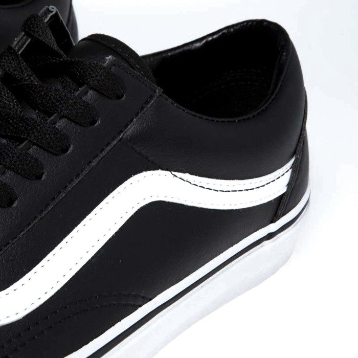 Vans Old Skool sneakers (Classic Tumble) black / true white | Bludshop.com