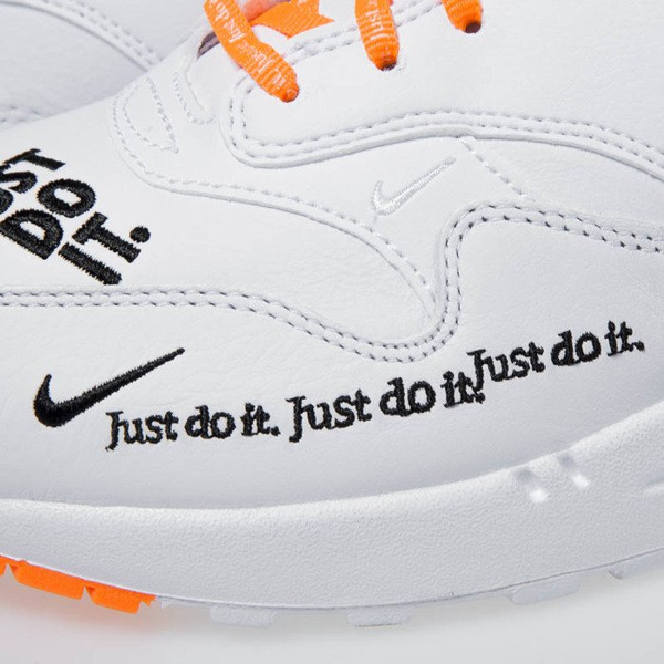 Sneakers buty Nike Air Max 1 LX white/black-total orange (917691-100)