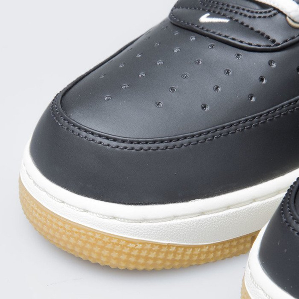 Sneakers buty Nike Air Force 1 '07 LV8 black / sail-action red-gum light (718152-015)