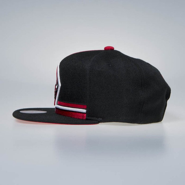 Czapka Mitchell & Ness Snapback Chicago Bulls black Shorts Split SB