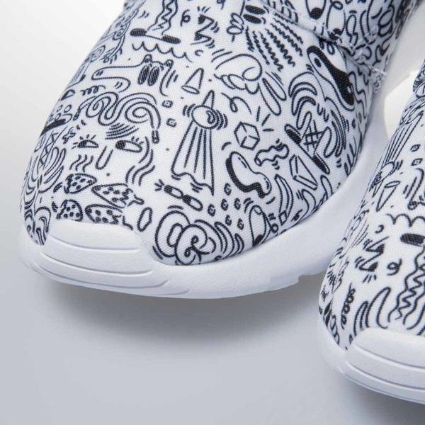 Sneakers buty Nike WMNS Roshe One Print Prem white / black (749986-100)