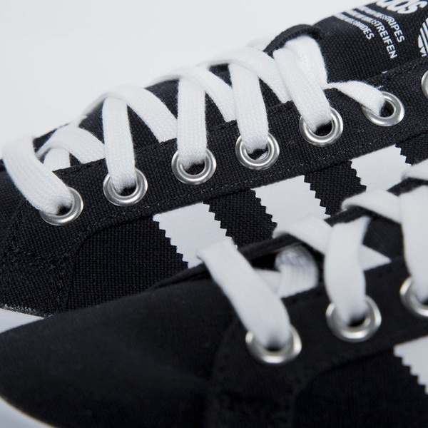 Sneakers buty Adidas CourtVantage black / white (S79302)