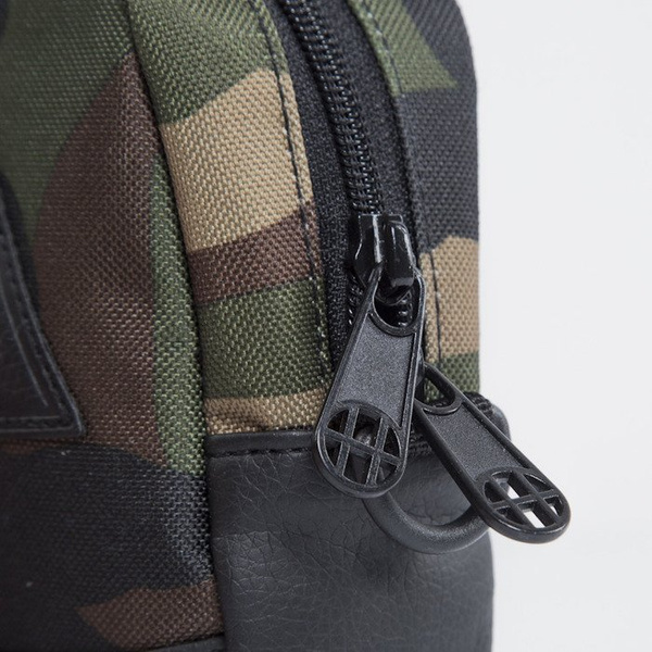 HUF saszetka nerka Camera Case woodland camo