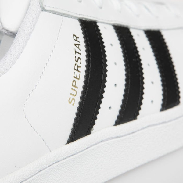 Sneakers buty Adidas Superstar white / black (C77124)