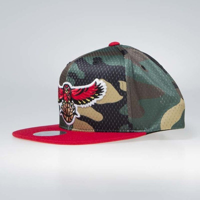 Czapka Mitchell & Atlanta Hawks Woodland Snapback Cover camo