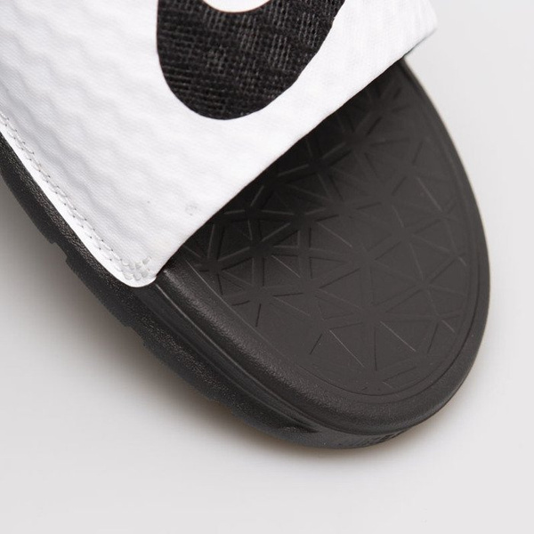 Klapki Nike Benassi Solarsoft white / black (705474-100)