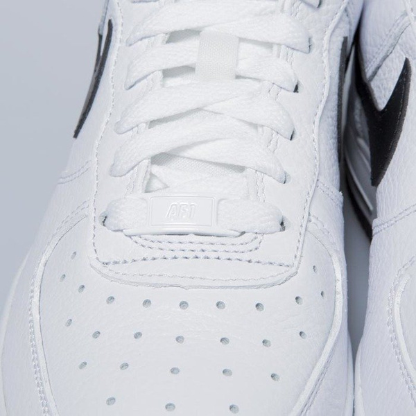 Sneakers buty Nike WMNS Air Force 1 '07 SE white / black - white - black AA0287-100