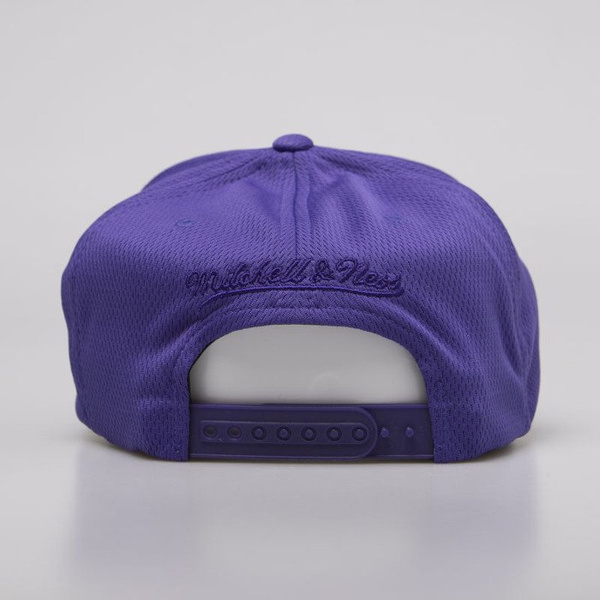 Czapka Mitchell & Ness snapback Charlotte Hornets white/purple DNA 110 Snapback