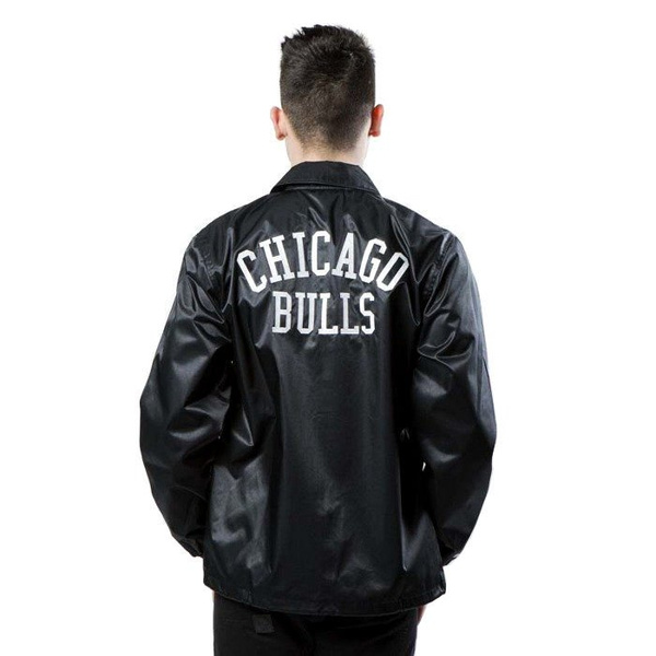 Kurtka Mitchell & Ness Chicago Bulls black NBA Satin Coaches Jacket