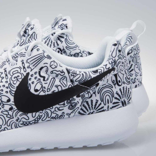 Sneakers buty Nike WMNS Roshe One Print Prem white / black (749986-100)