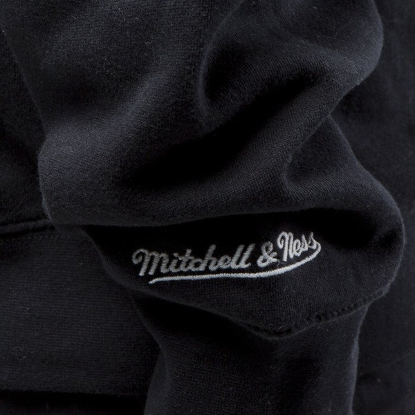 Bluza Mitchell & Ness Chicago Bulls Crewneck black Tight Defense