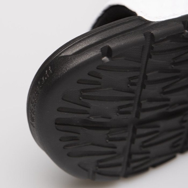 Klapki Nike Benassi Solarsoft white / black (705474-100)