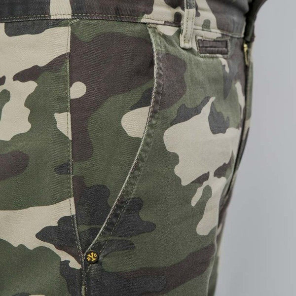 Backyard Cartel spodnie Chinos Label tapered fit woodland camo
