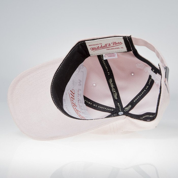 Czapka Mitchell & Ness strapback Chicago Bulls pink QB74Z Micro Suede Slouch