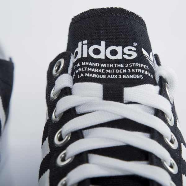 Sneakers buty Adidas CourtVantage black / white (S79302)