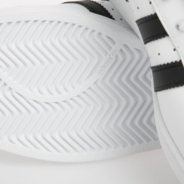 Sneakers buty Adidas Superstar white / black (C77124)