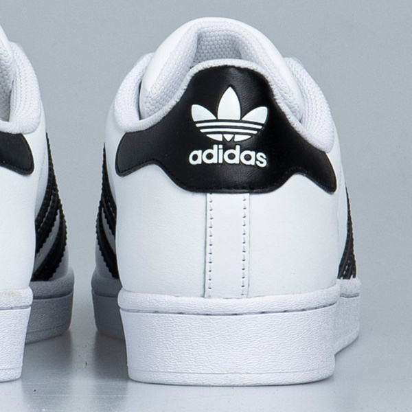 Sneakers buty Adidas Originals Superstar białe (EG4958)