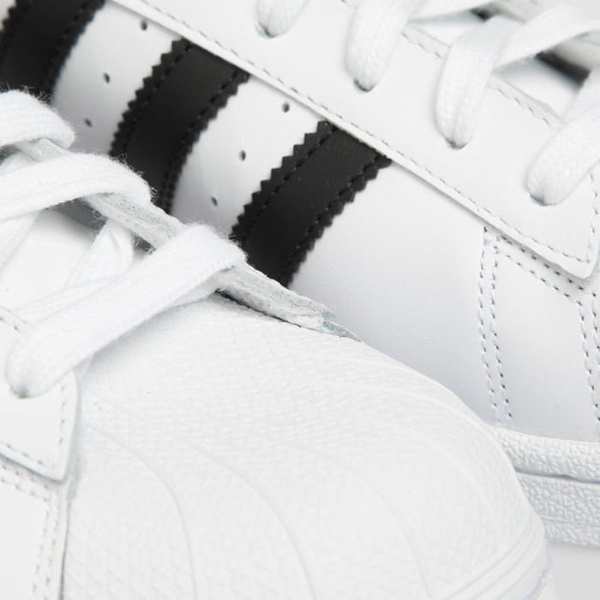 Sneakers buty Adidas Superstar white / black (C77124)