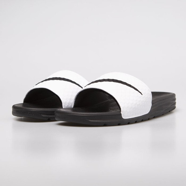 Klapki Nike Benassi Solarsoft white / black (705474-100)