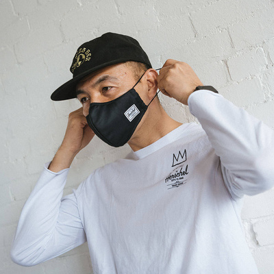Herschel Classic Fitted Face Mask black