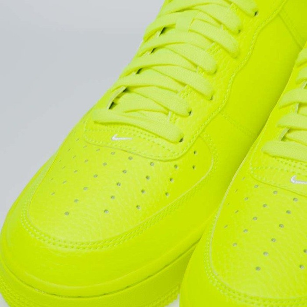 Sneakers buty Nike Air Force 1 '07 LV8 Untility volt / white-black-wolf grey (AJ7747-700)