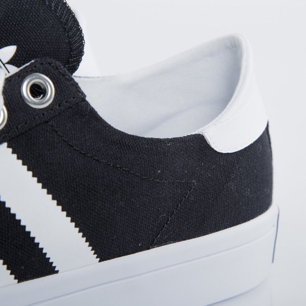 Sneakers buty Adidas CourtVantage black / white (S79302)