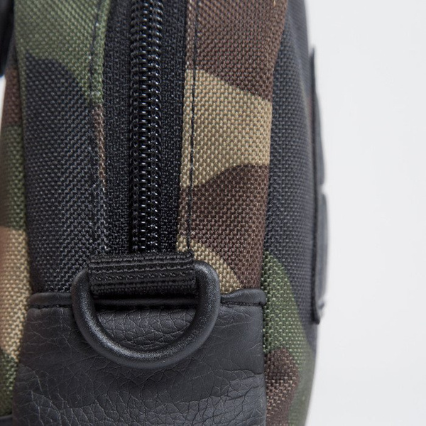 HUF saszetka nerka Camera Case woodland camo