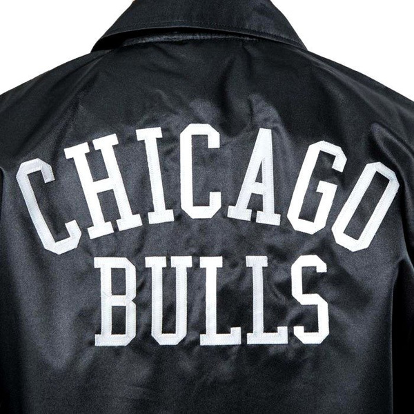 Kurtka Mitchell & Ness Chicago Bulls black NBA Satin Coaches Jacket