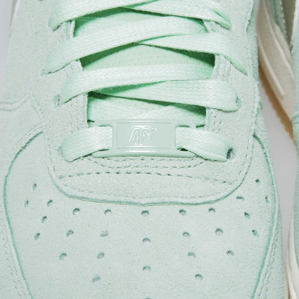 Sneakers buty Nike WMNS Air Force 1 '07 Mid Seasonal enamal green / metalic gold star 818596-300