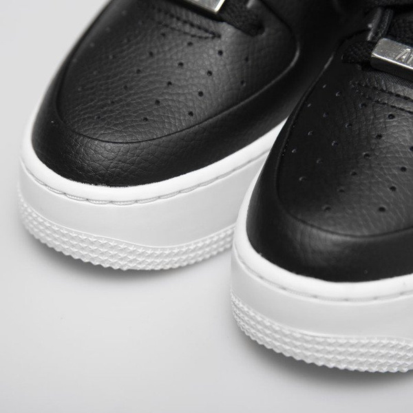 Sneakers buty damskie Nike Air Force 1 Sage Low black / black-white (AR5339-002)