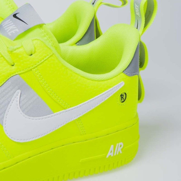 Sneakers buty Nike Air Force 1 '07 LV8 Untility volt / white-black-wolf grey (AJ7747-700)