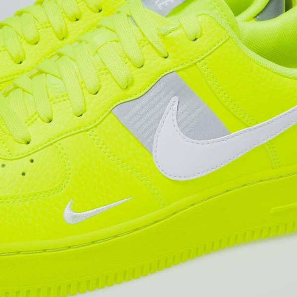 Sneakers buty Nike Air Force 1 '07 LV8 Untility volt / white-black-wolf grey (AJ7747-700)