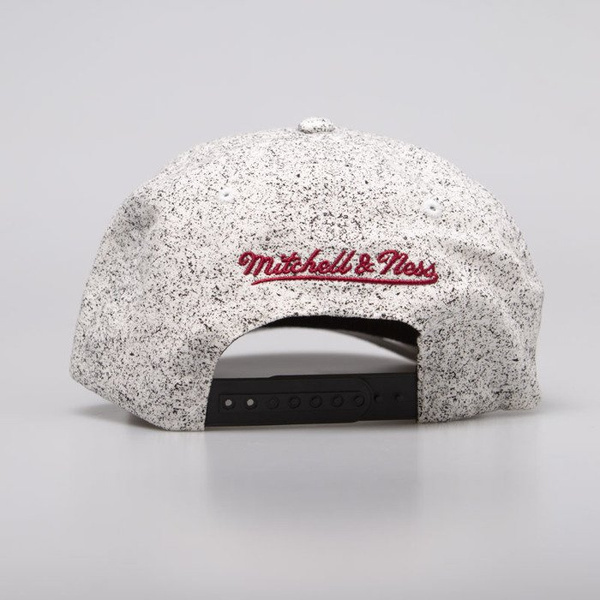 Czapka Mitchell & Ness snapback Chicago Bulls white / red No Rest Snapback