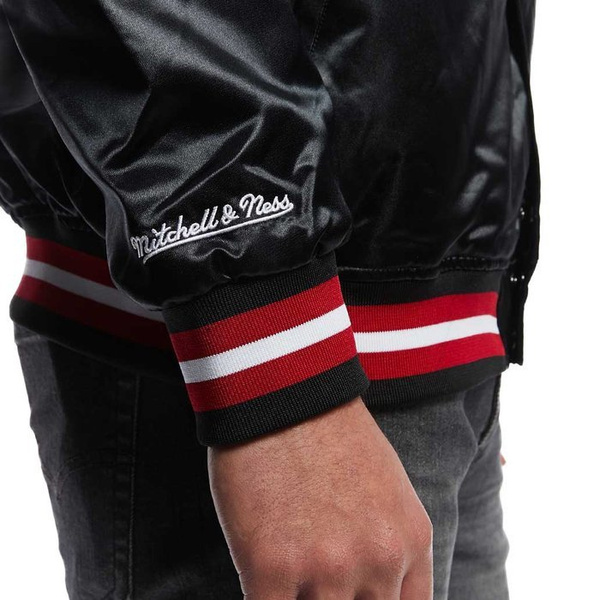 Kurtka Mitchell & Ness Chicago Bulls Jacket black Lightweight Satin Jacket