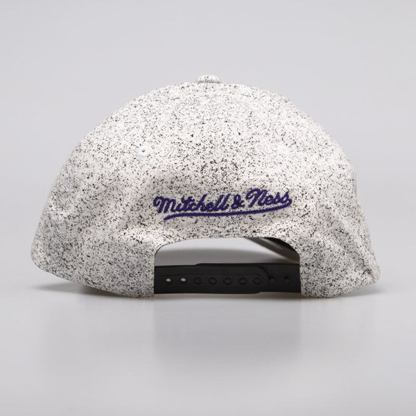 Czapka Mitchell & Ness snapback Los Angeles Lakers white / purple No Rest Snapback