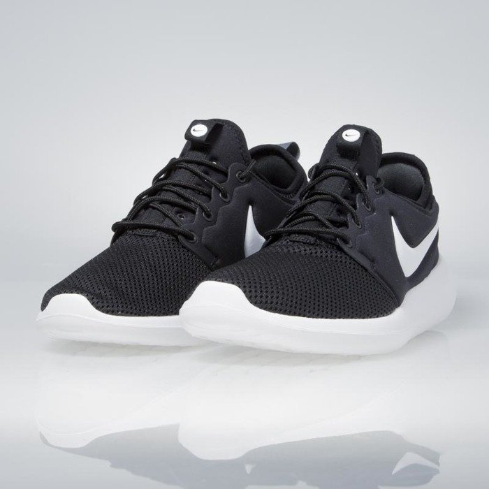 nike roshe 2 black and white